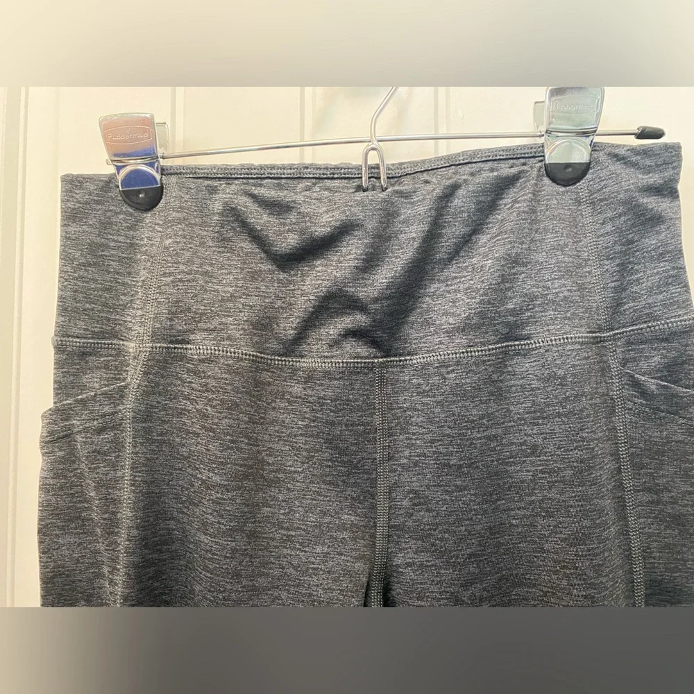 Avia grey leggings with leg pockets. Size Large. Made with recycled polyester